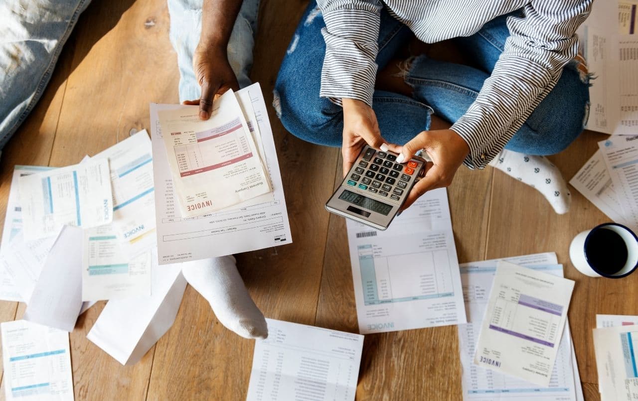 Como economizar nas contas de água e luz?