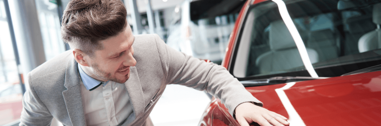 Por falta de produtos, mercado de veículos segue em queda