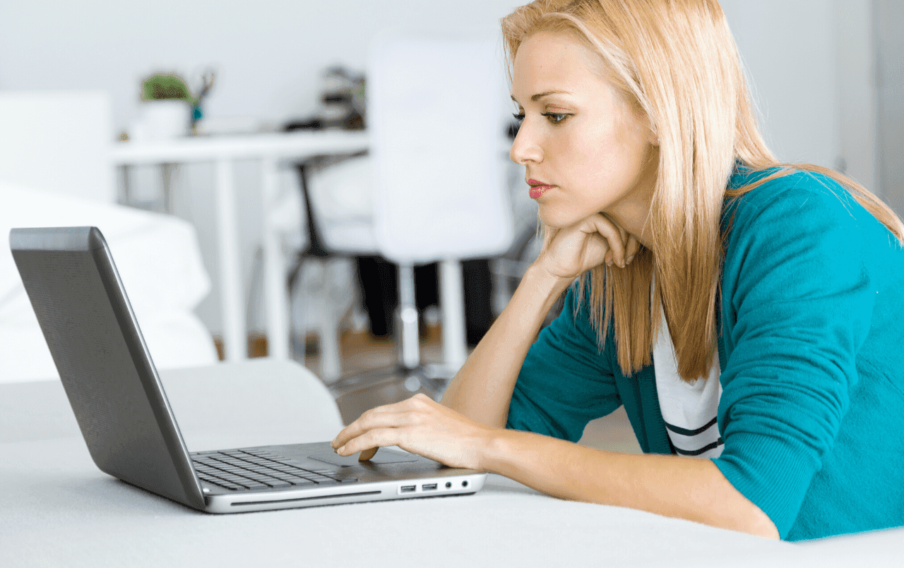 Saiba quais são os pontos positivos e negativos de pagar à vista e parcelado